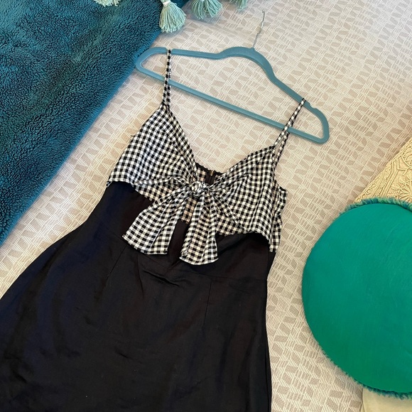 Reformation Linen Gingham dress. Size 8 - Picture 3 of 7